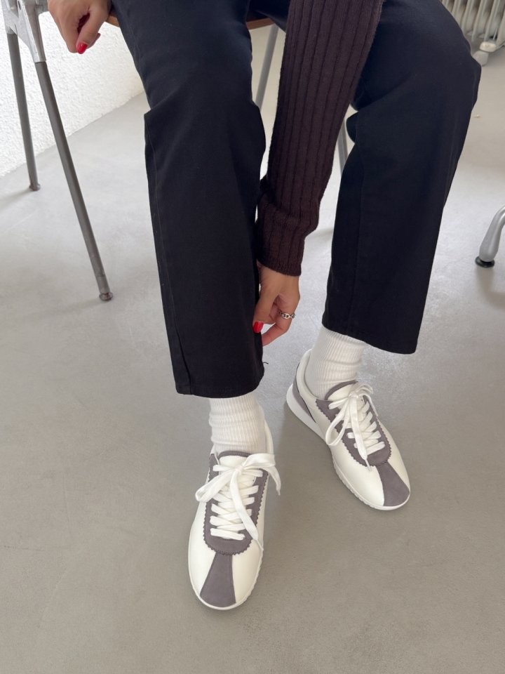 Vade - Korean Women Fashion - #womensfashion - Round Core Sneakers - 5