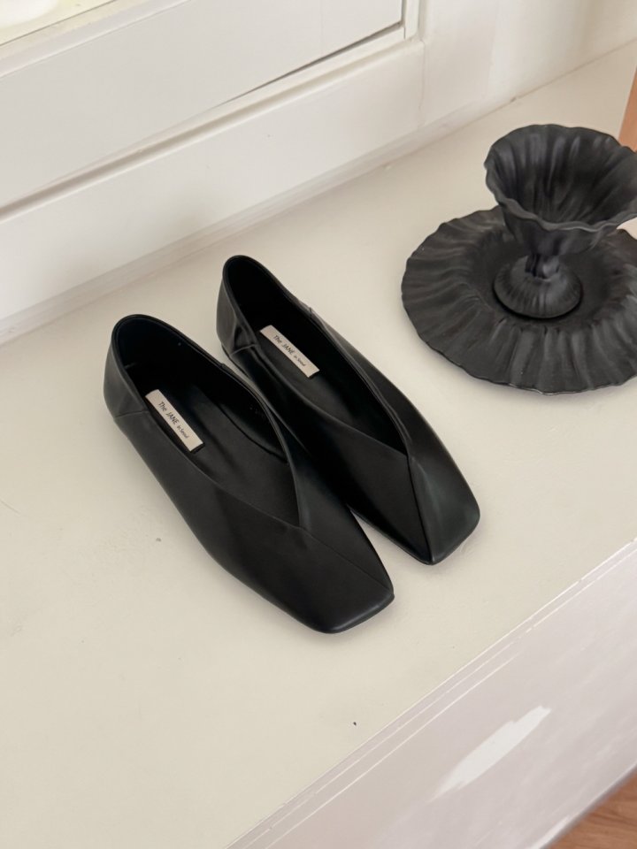 Vade - Korean Women Fashion - #womensfashion - Cut Line Diagonal Flats - 6
