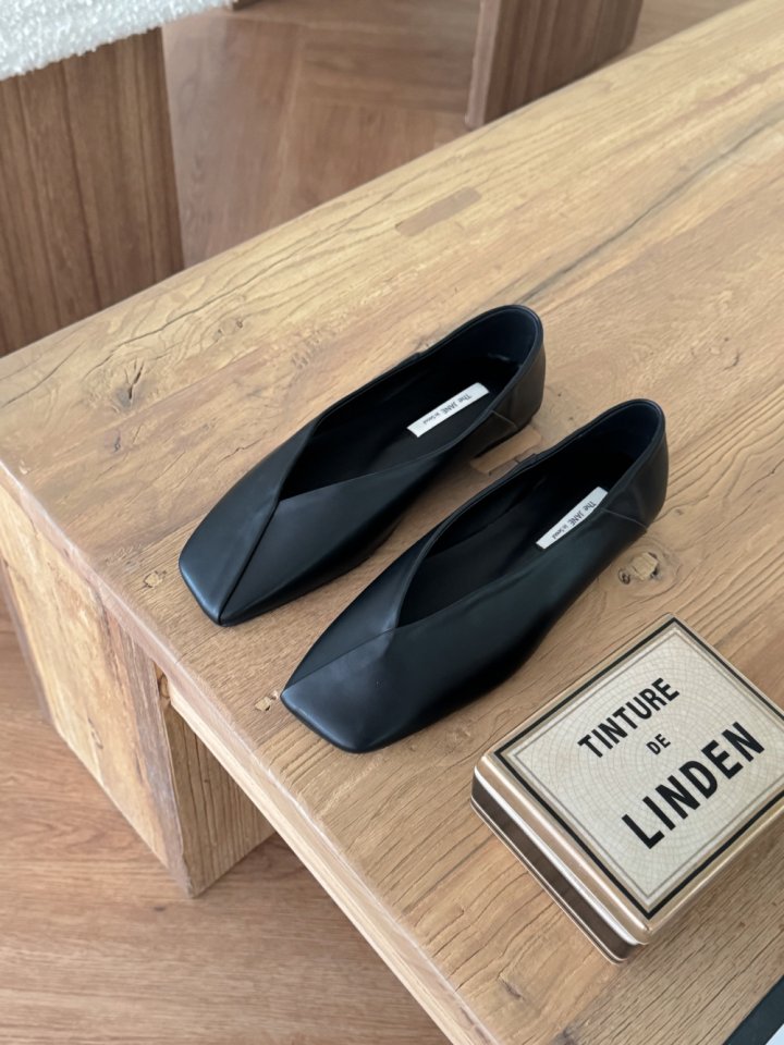 Vade - Korean Women Fashion - #womensfashion - Cut Line Diagonal Flats - 8