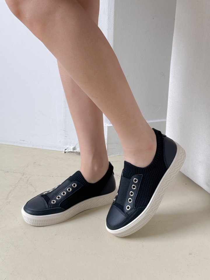 Vade - Korean Women Fashion - #womensfashion - Banding Round Sneakers - 3