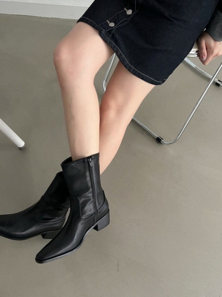 Vade - Korean Women Fashion - #womensfashion - Short Half Middle Boots - 10