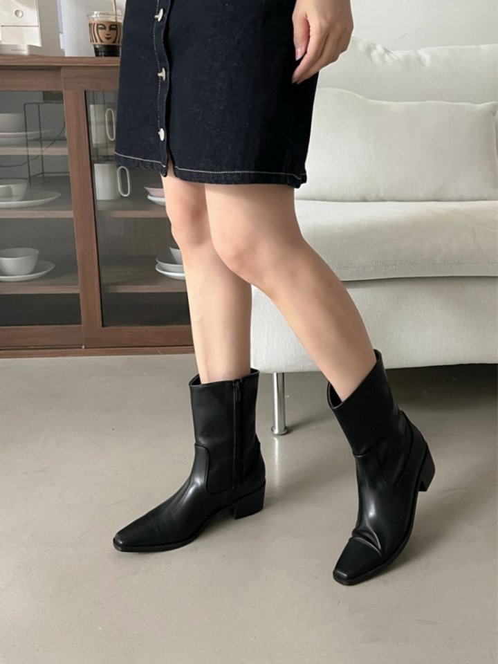 Vade - Korean Women Fashion - #womensfashion - Short Half Middle Boots - 12