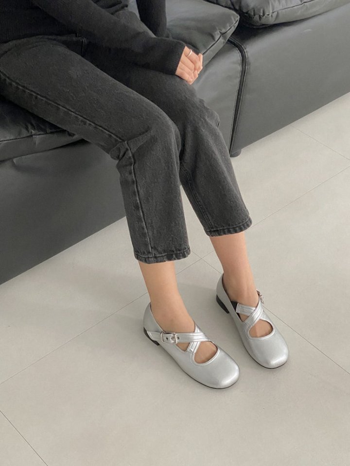 Vade - Korean Women Fashion - #womensfashion - Cross Strap Square Mary Jane Flats - 12