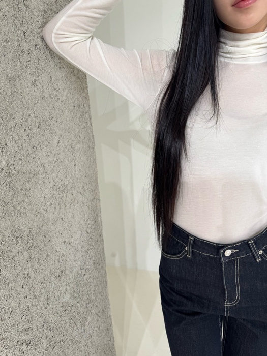 Light Wool Turtleneck Tee