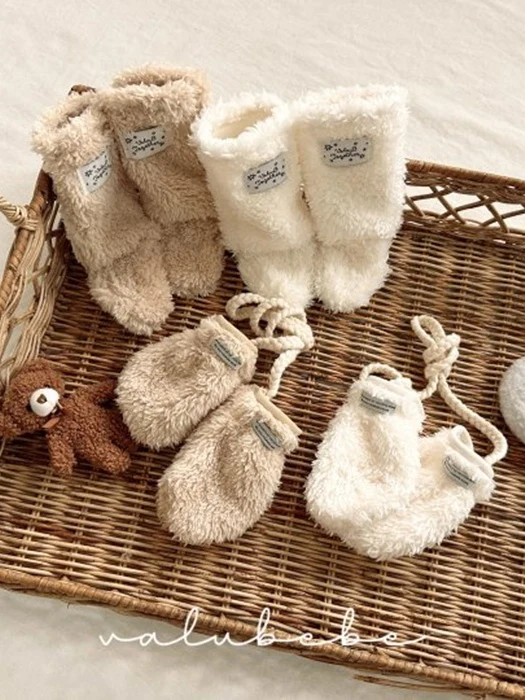 Fluffy Mittens 25 (Bebe) Fluffy Mittens 25 (Bebe)