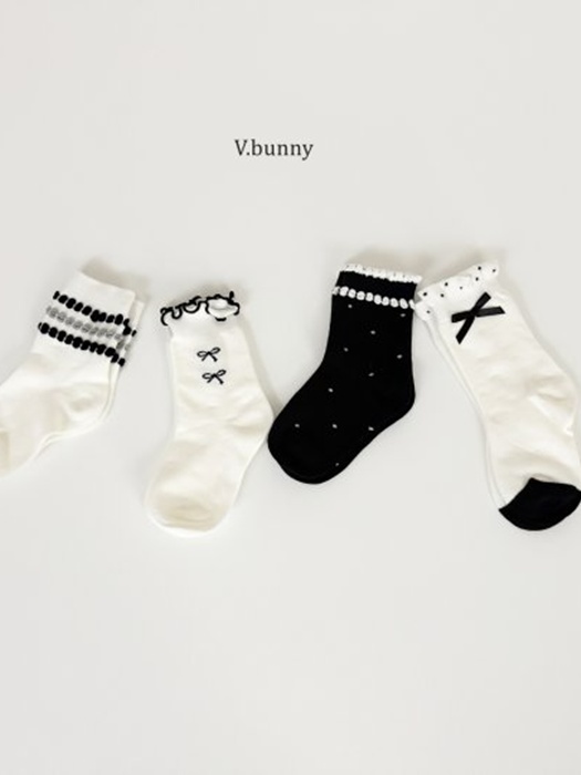 Pom Ribbon Socks Set Pom Ribbon Socks Set