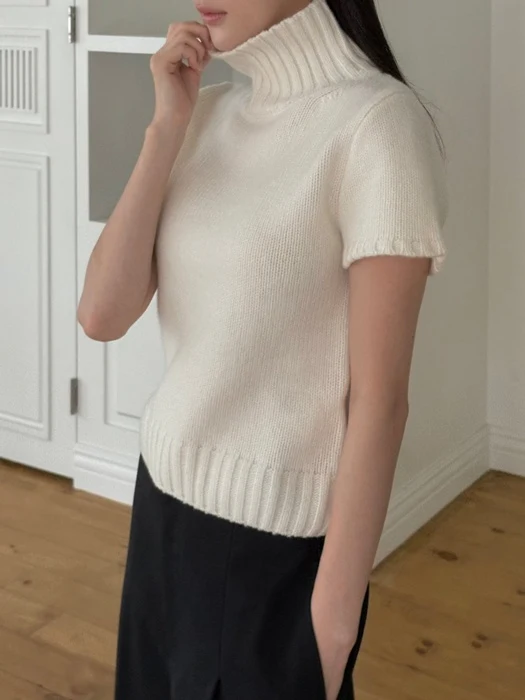 Turtle Neck Short Sleeve Knit Turtle Neck Short Sleeve Knit