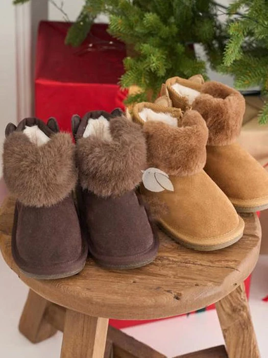 F09 Ear Boots