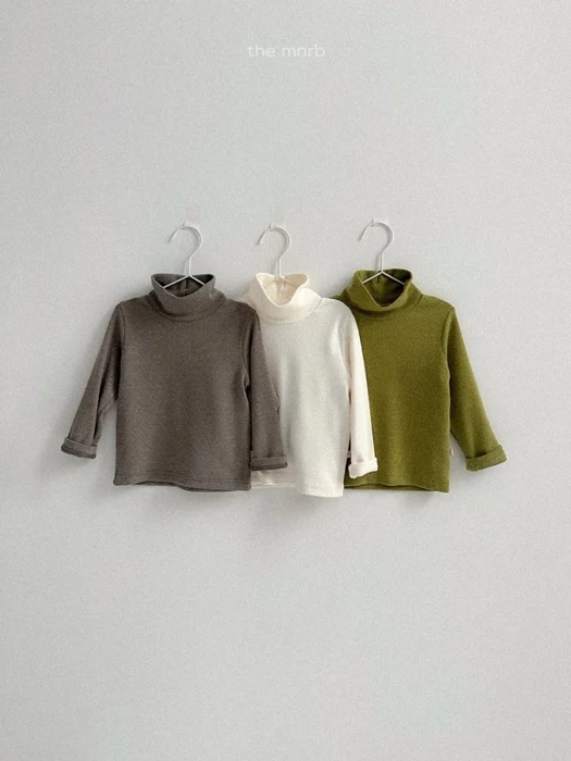 Ribbed Slit Turtleneck Tee