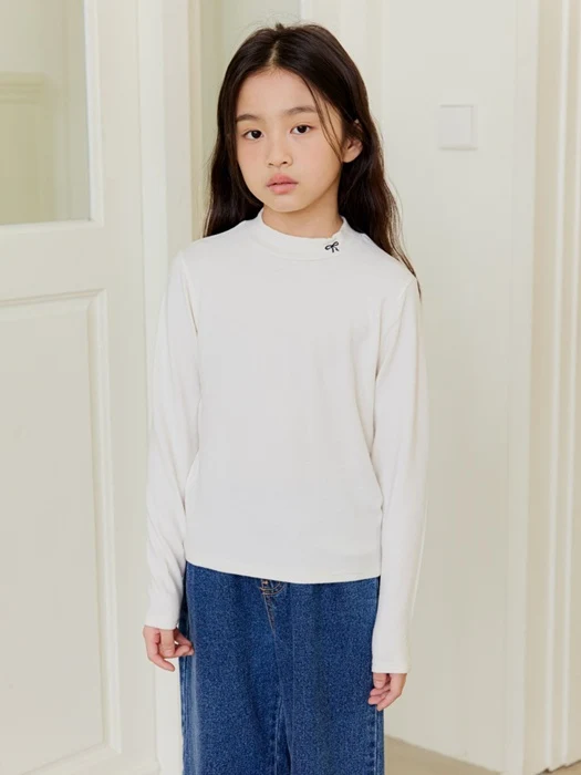 Slim Embroidery Turtleneck Tee
