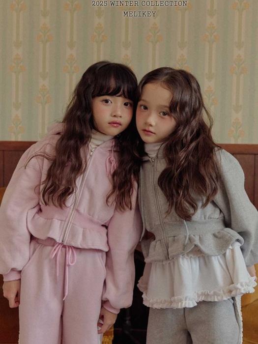 Short Frill Hood Zip-up