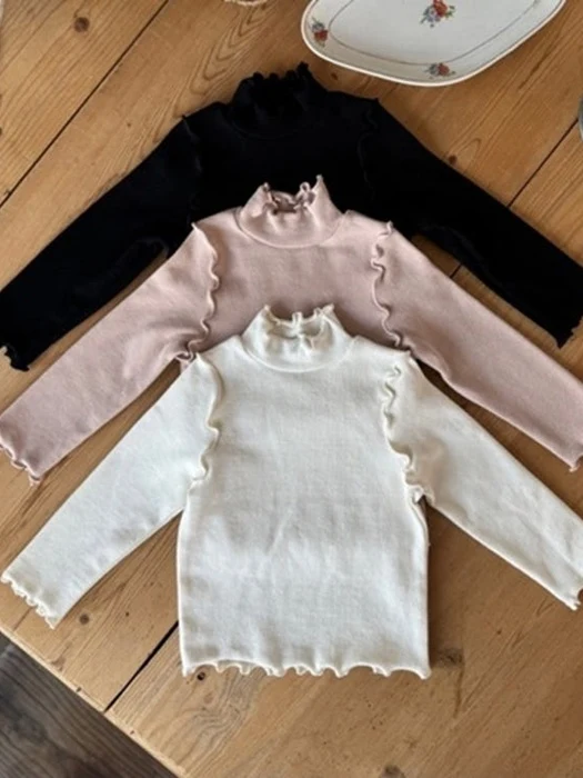Roa Turtleneck Tee