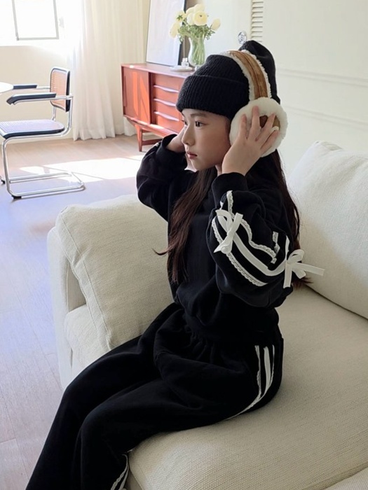 Lace Trim Sweatshirt Lace Trim Sweatshirt