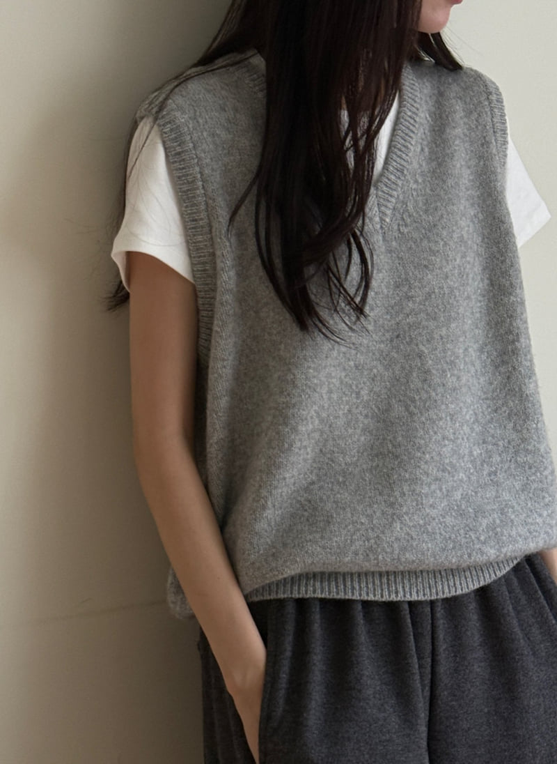 Amygrace - Korean Women Fashion - #momslook - Tambourine Alpaca Knit Vest - 5