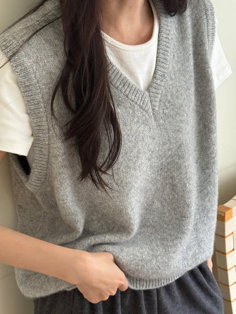 Amygrace - Korean Women Fashion - #momslook - Tambourine Alpaca Knit Vest - 7