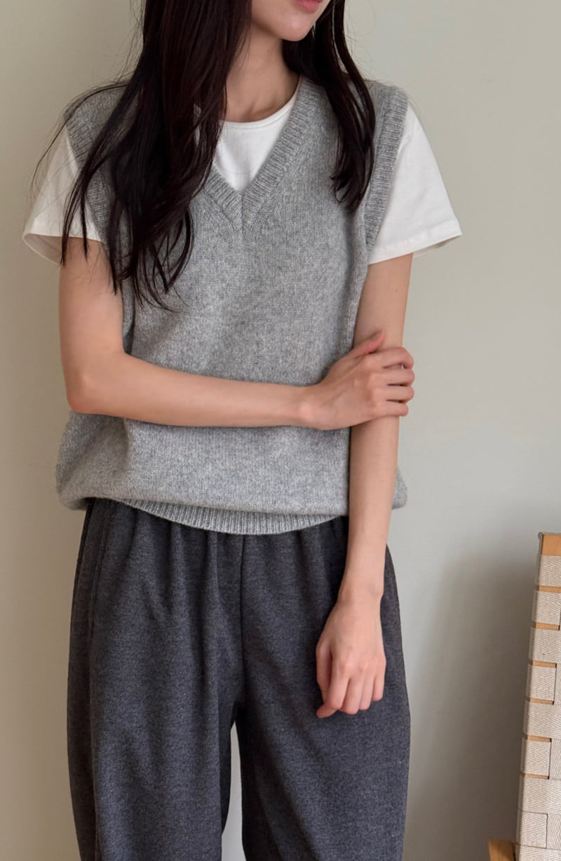 Amygrace - Korean Women Fashion - #momslook - Tambourine Alpaca Knit Vest - 8