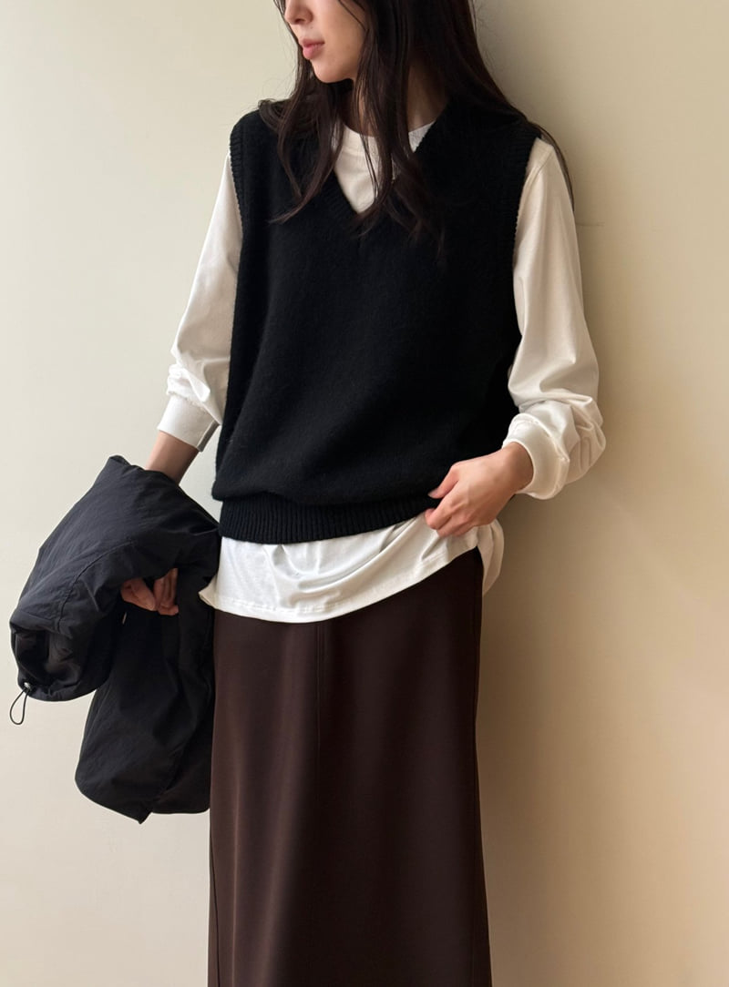 Amygrace - Korean Women Fashion - #momslook - Tambourine Alpaca Knit Vest - 9