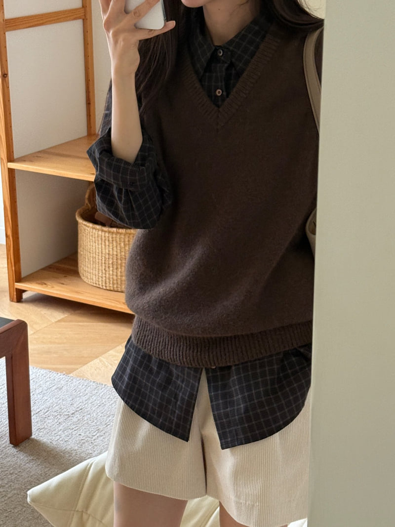 Amygrace - Korean Women Fashion - #momslook - Tambourine Alpaca Knit Vest - 4