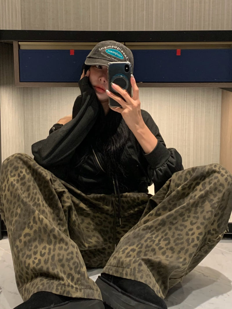 Badcalm - Korean Women Fashion - #vintagekidsstyle - Leopard Raw-Edge Wide Pants - 10