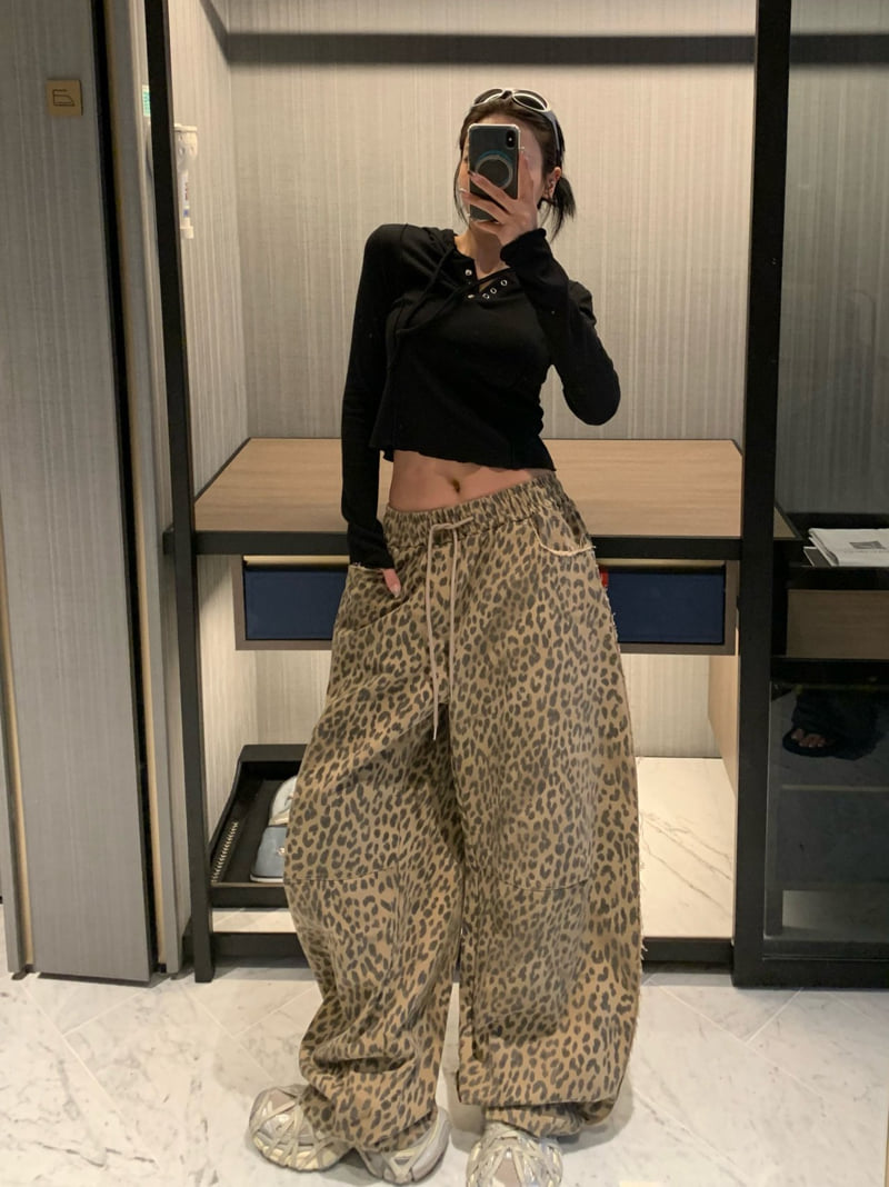 Badcalm - Korean Women Fashion - #womensfashion - Leopard Raw-Edge Wide Pants - 2