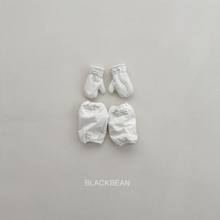 Baba Padding Gloves by Black Bean for Child - view 6