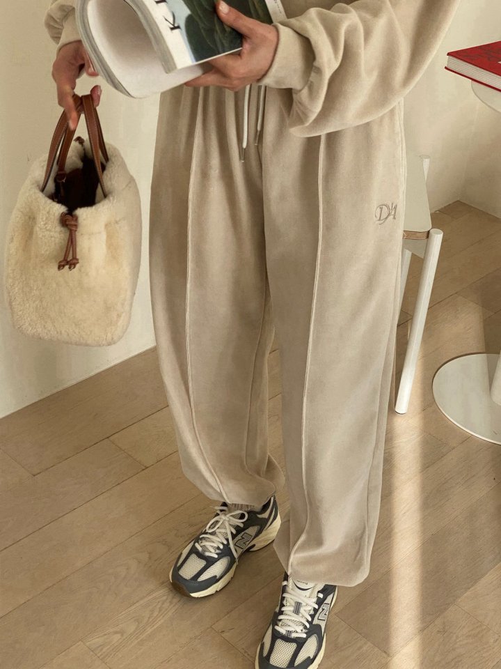 Diana - Korean Women Fashion - #thelittlethings - Pin-tuck Velour Pants - 4