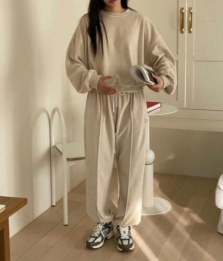 Diana - Korean Women Fashion - #thatsdarling - Pin-tuck Velour Pants - 2