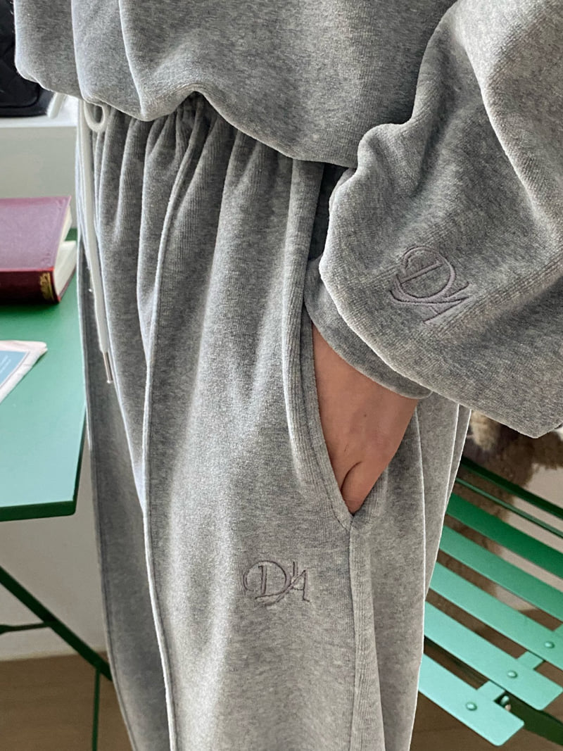 Diana - Korean Women Fashion - #womensfashion - Pin-tuck Velour Pants - 11