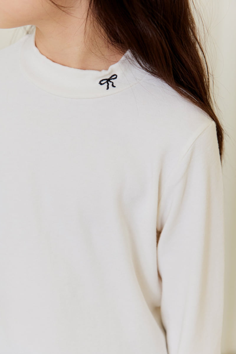 Dore Dore - Korean Children Fashion - #magicofchildhood - Slim Embroidery Turtleneck Tee