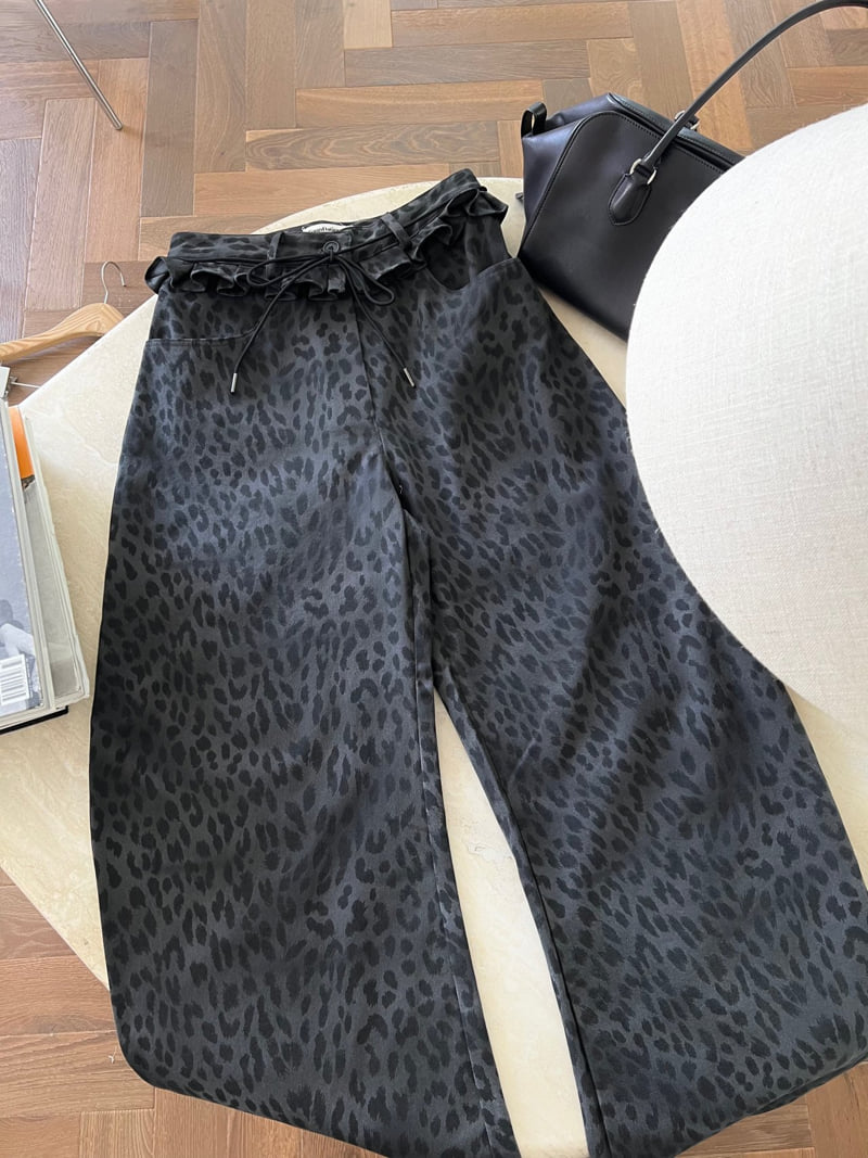 Foundation - Korean Women Fashion - #momslook - Leo Frill Pants - 2