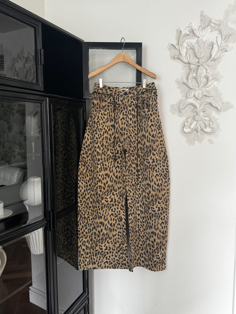 Foundation - Korean Women Fashion - #momslook - Leo Frill Pants - 5