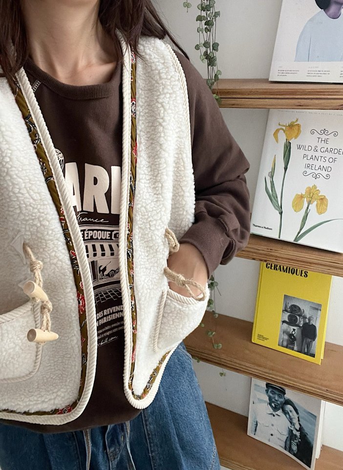 Lagrass - Korean Women Fashion - #momslook - A Fleece Vest - 4