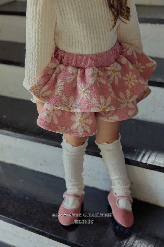 Melikey - Korean Children Fashion - #childofig - Knit Flower Frill Shorts - 7