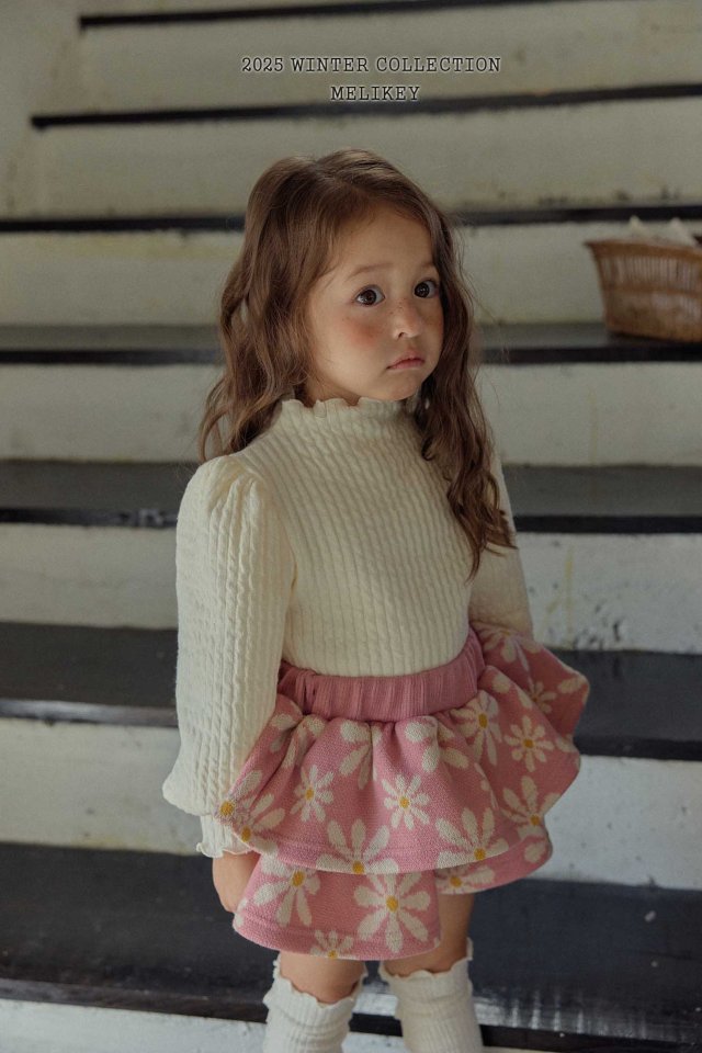 Melikey - Korean Children Fashion - #childrensboutique - Knit Flower Frill Shorts - 8