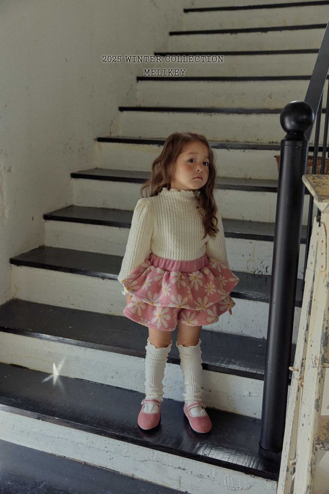 Melikey - Korean Children Fashion - #stylishchildhood - Knit Flower Frill Shorts - 6