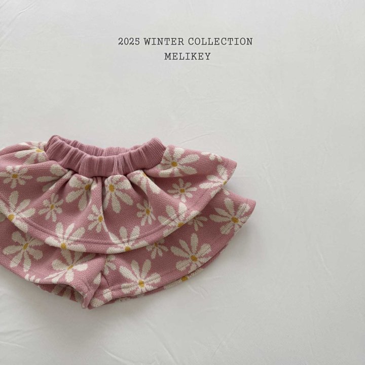 Melikey - Korean Children Fashion - #prettylittlegirls - Knit Flower Frill Shorts - 4