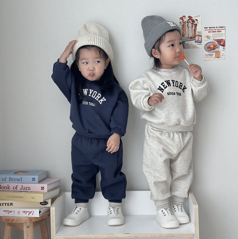Moran - Korean Children Fashion - #fashionkids - Fleece New York Embroidery Top Bottom Set - 4