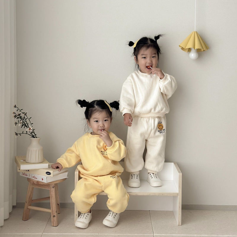 Moran - Korean Children Fashion - #prettylittlegirls - You Smile Fleece Top Bottom Set - 2