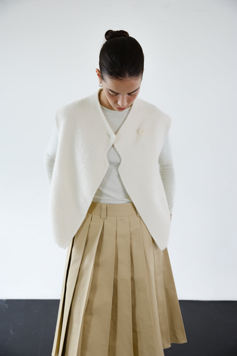 Roomk - Korean Women Fashion - #momslook - Handmade Lama Wool Vest - 6