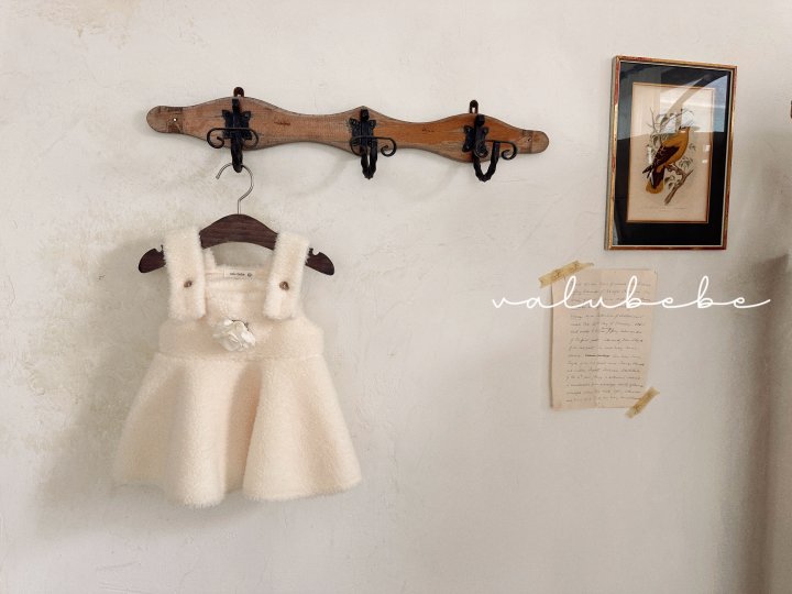 Valu Bebe - Korean Baby Fashion - #babyclothing - Floral Fleece Suspender Skirt (Bebe)