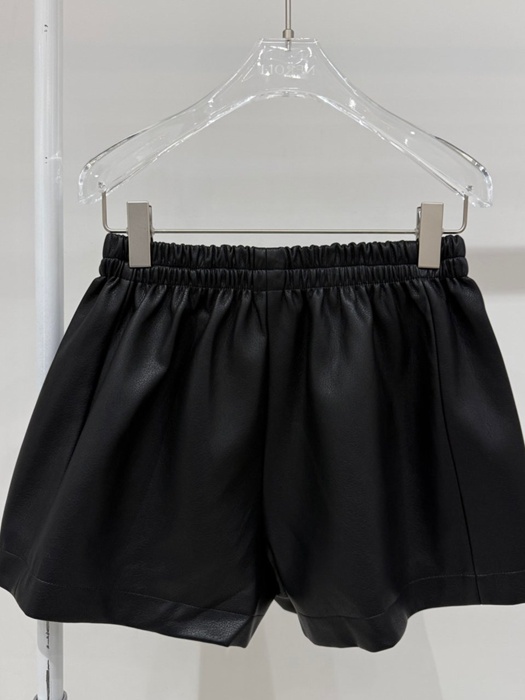 M Leather Cutoff Half Pants