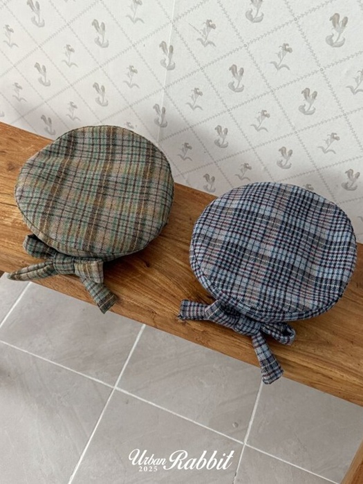 Check Beret Ribbon Pin Set