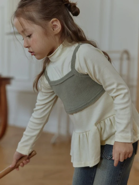 Opening Frill Turtleneck Tee