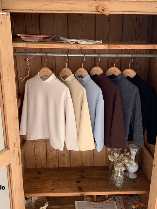 Smoothie Turtleneck Tee