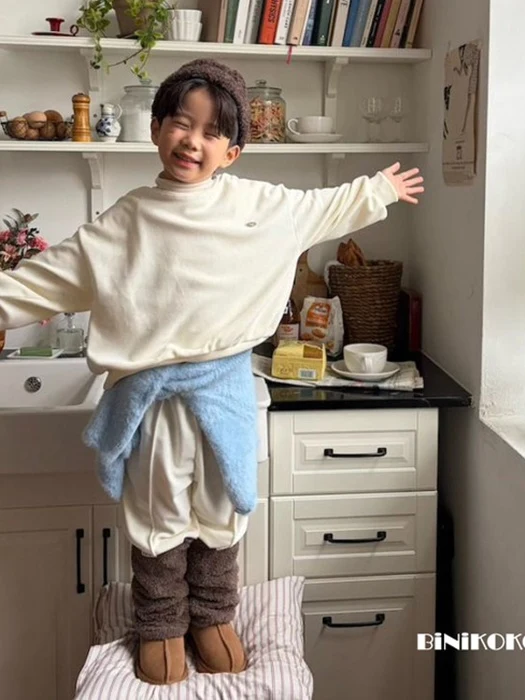 Custard Sweatshirt (Junior) Custard Sweatshirt (Junior)