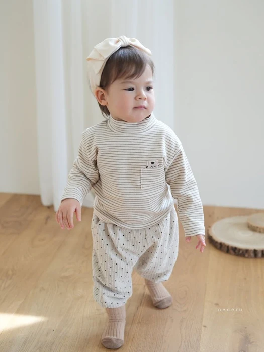 Cat Embroidered Turtleneck Tee
