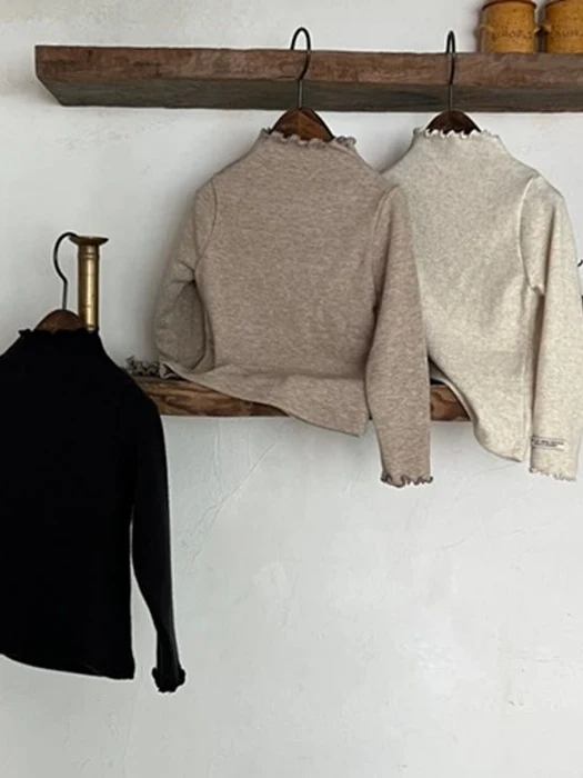Snow Turtleneck Tee