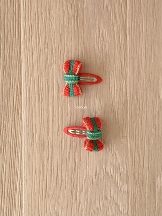 Carol Check Hairpin