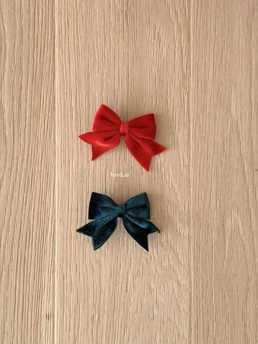 Velvet Ribbon Pin