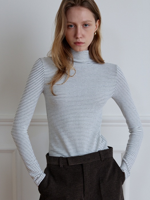 Snow Mock Neck Tee